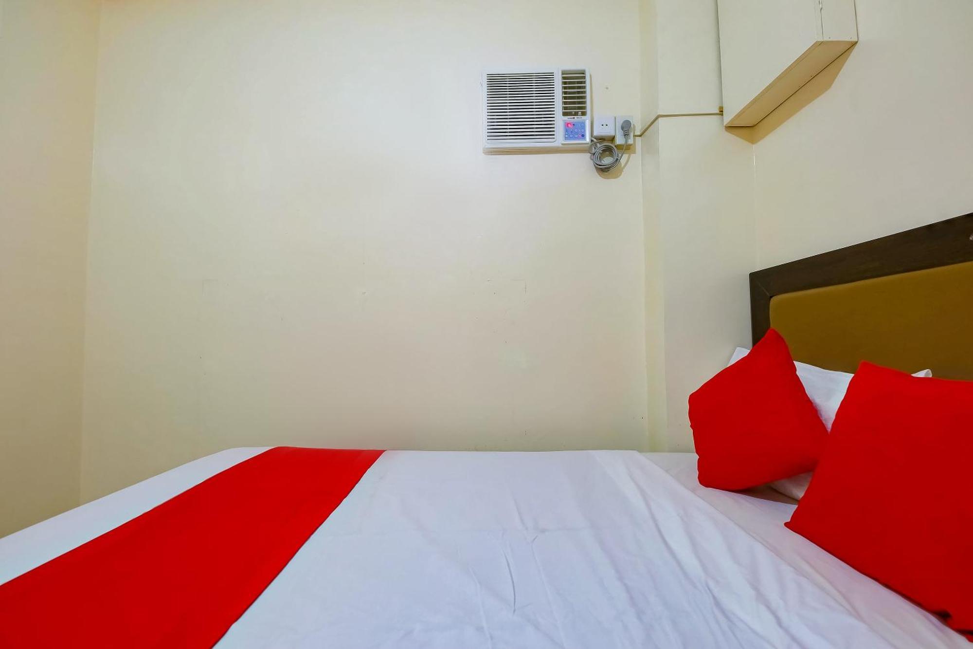 Oyo 431 Apollo 11 Apartelle Pasay Exterior photo