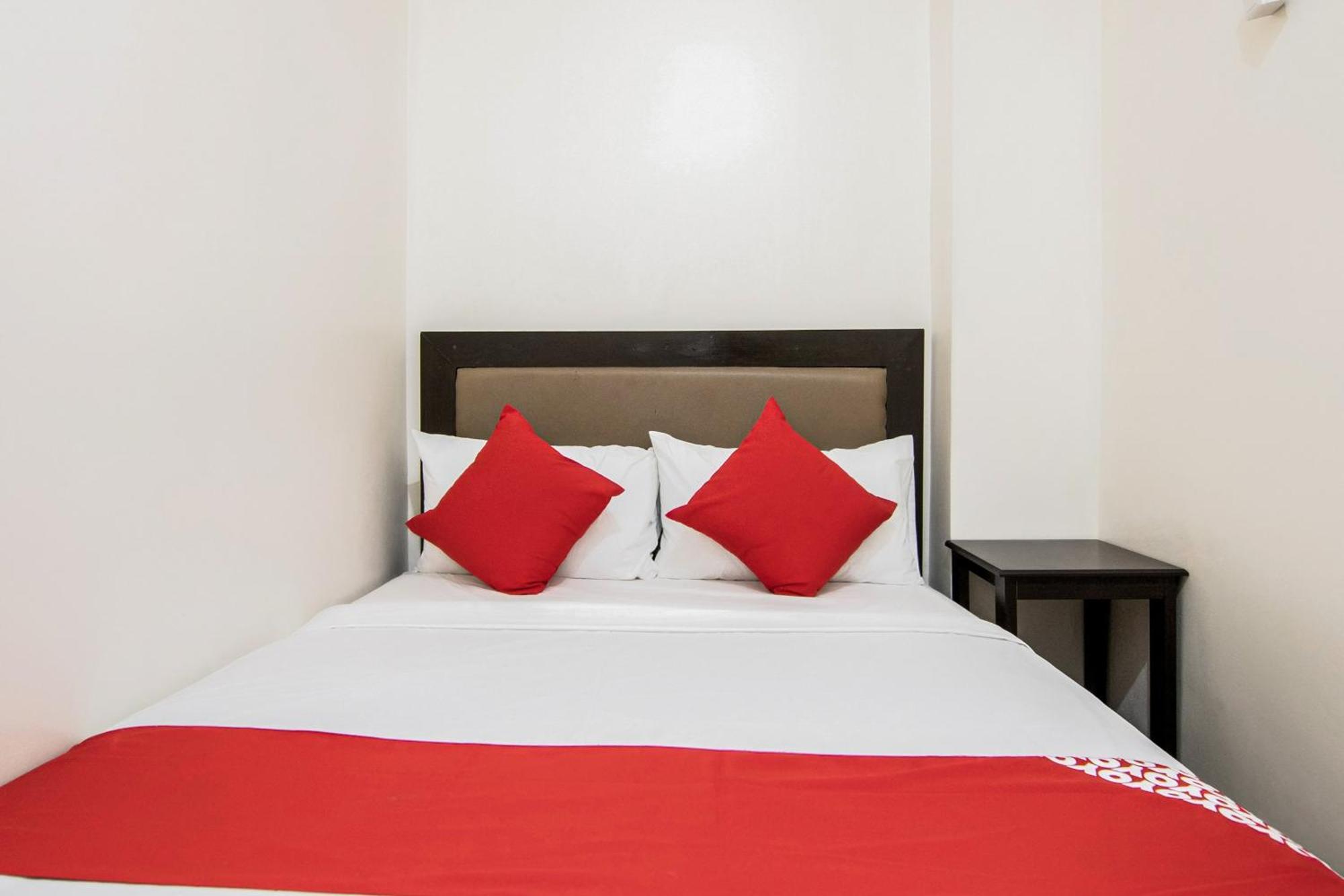 Oyo 431 Apollo 11 Apartelle Pasay Exterior photo
