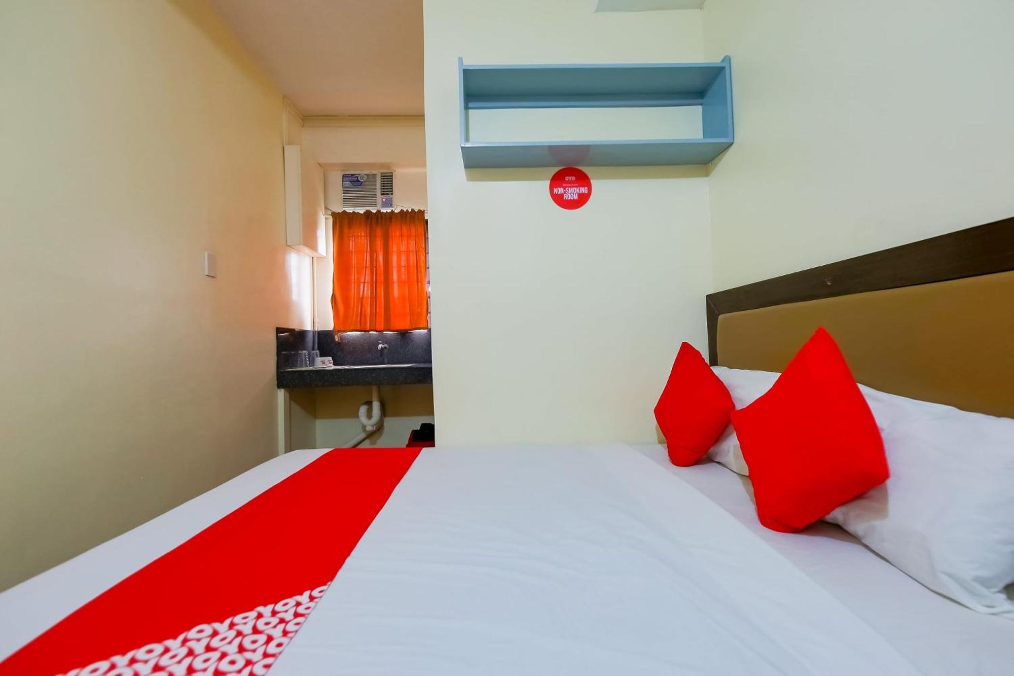 Oyo 431 Apollo 11 Apartelle Pasay Exterior photo